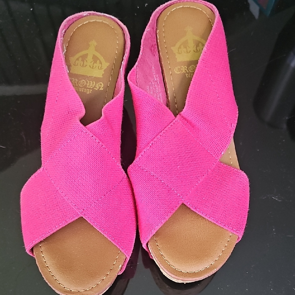 Crown Vintage Pink Sandals Slip-On Style